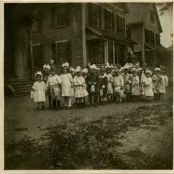 Anna Tikkanen Savolainen with her Kindergarten class at the Dorchester House