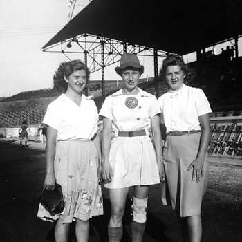 1945 - Elizabeth "Lib" Mahon with friends