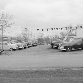 Seller's Motor Company, car lot