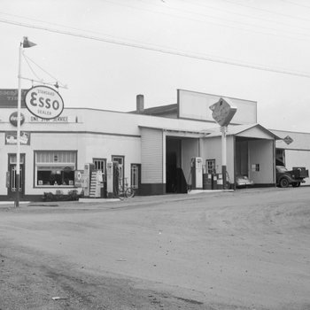 William's Auto Parts and Hotpoint Appliances Store, Broadway, Va. 2