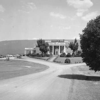 The Shenvalee Hotel and Golf Resort, front view. New Market, Va.