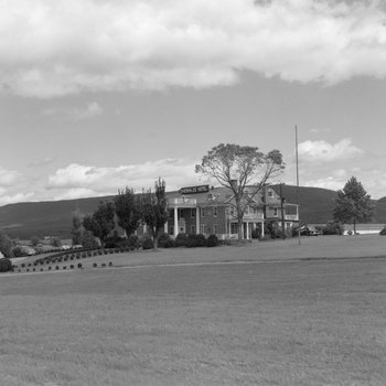 The Shenvalee Hotel and Golf Resort, diagonal view of the front, New Market, Va. 3