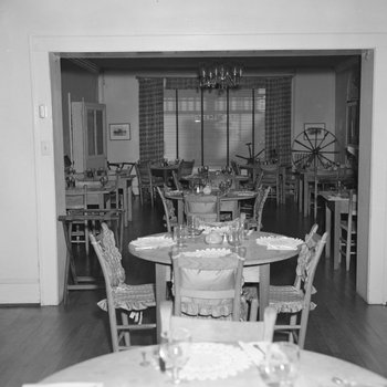 Inside the Lee-Jackson Hotel, view of the dining area. New Market, Va.