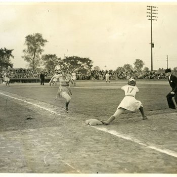 1946 - Jean Faut beats out a bunt on Opening Day at Fort Wayne