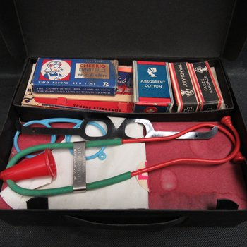 Toy: Dolly's Nurse Kit C - 1