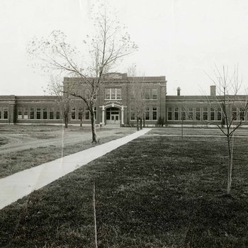 1913: Whitesitt Hall