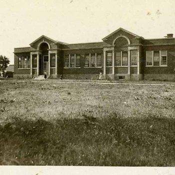 1922: Cafeteria