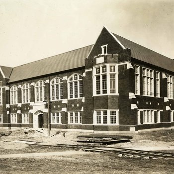 1927: Porter Hall