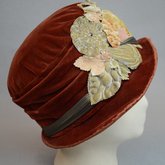 Cloche, rust velvet with embossed flowers, 1920s, right side view