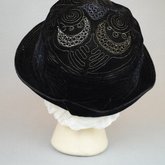 Cloche, black velvet, embroidered, 1920s, back view