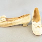 Shoes, white kidskin slippers with pinked bow, 1860s, side and front view