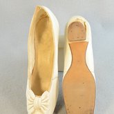 Shoes, white kidskin slippers with kidskin bow, 1879, top and sole view