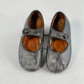 Children's shoes, black leather with strap, early 20th century, front view