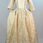 Robe à l’anglaise, ivory silk damask, c. 1750-1770, front view