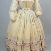 Walking dress, three pieces with bodice, skirt, and sash, beige barege with purple stripes and leaves, 1860s, front view