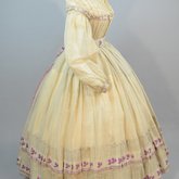 Walking dress, three pieces with bodice, skirt, and sash, beige barege with purple stripes and leaves, 1860s, side view