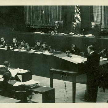 Photo 1937 - Tribunal in Case 8