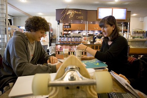 2008AprilStudentsStudyatJazzmansinOHare.jpg