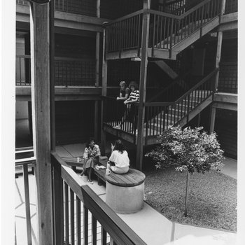Osprey Village Courtyard, 1985 (2)