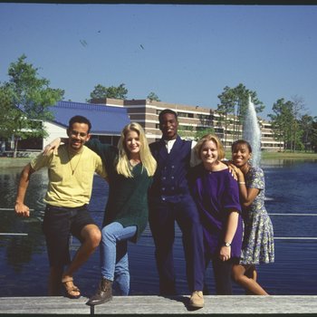 UNF Students in front of Osprey Hall