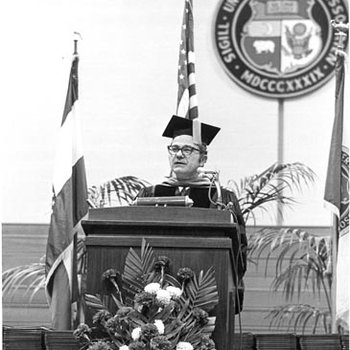 Commencement - Governor Christopher Bond - Chancellor Emery Turner 901
