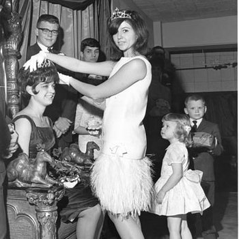 Homecoming Queen, Karen Impastato, Being Crowned by Sandy Eskridge 1706
