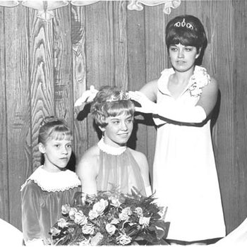 Homecoming Queen, Linda Kelleher, Karen Impastato, Sharon Eickhoff 1729
