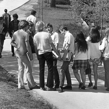 Students Walking on Campus 2890
