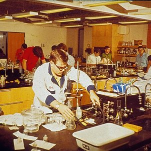 Science Lab, C. 1960s-1970s 3842