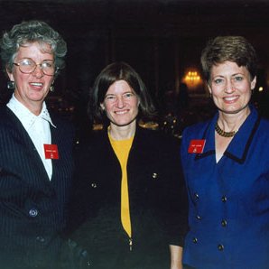 Founders Dinner; Maureen Zegel, Astronaut Sally Ride, Cindy Vantine 4765