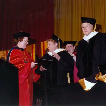 Commencement; Chancellor Touhill; Honorary Degree Recipients Judith and Adam Aronson 4852