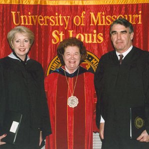 Commencement; Jan Newton (President Southwestern Bell), Speaker ; Chancellor Touhill; Randy Adams, Honorary Degree Recipient 4864