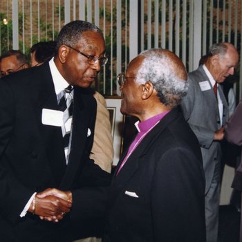 Global Citizen Award, Desmond Tutu and Unidentified 5577