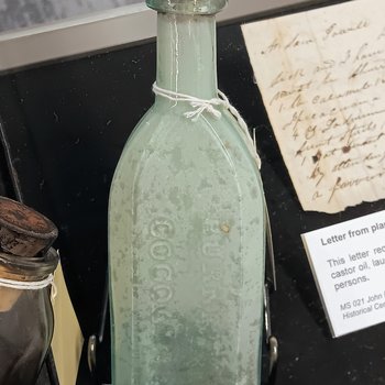Glass bottle with cork and label “Solution. Cocaine 7%”