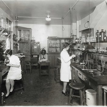 Lab at Illinois Masonic Hospital, 1926