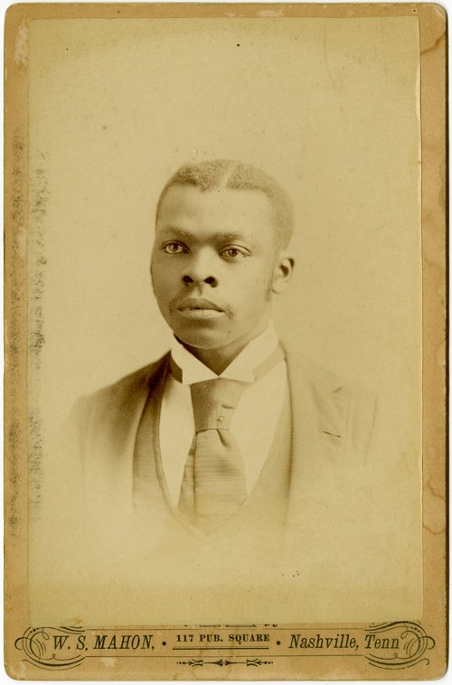Cabinet card of an unidentified man