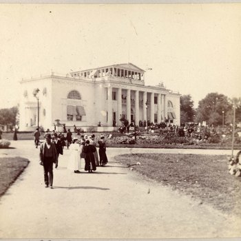 Crowd near Woman’s Building