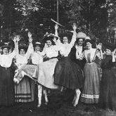 Women posed next to a mule, Beaverdam Springs, Hickman County