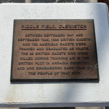 clewiston Civic Park - One of two plaques remembering 5BFTS cadets at Riddle Field