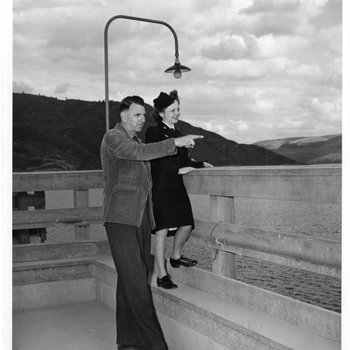 Guide at Grand Coulee Dam