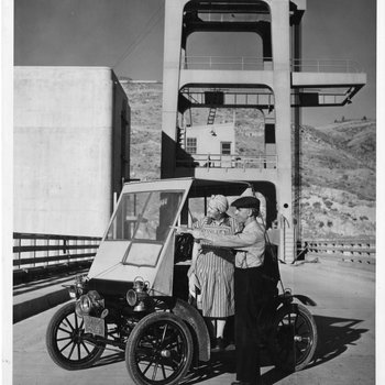 Visitors to Grand Coulee Dam