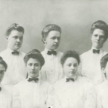 Nurses' graduating class of 1906