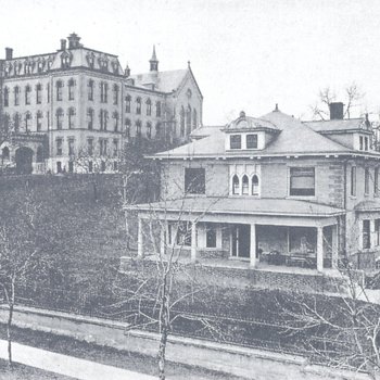 Milwaukee Hospital grounds wider view, 1924