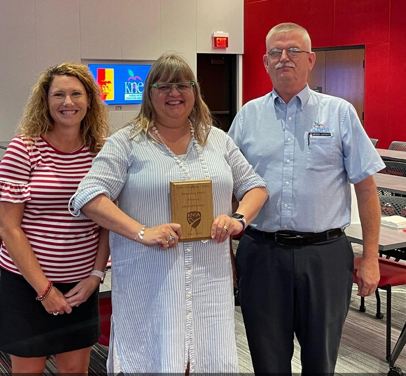 Laura with Amy Hite and Tim Thomas, accepting an award