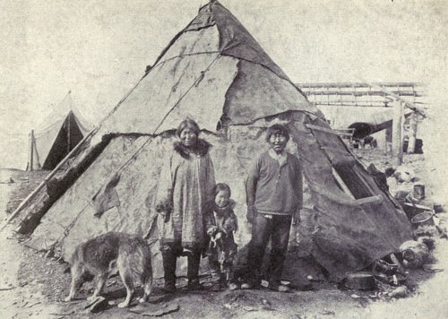 Traditional canvas tent: tupikaaq