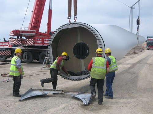 Paul Anderson / Turbine Blade for Tower No 23 from https://upload.wikimedia.org/wikipedia/commons/2/21/Turbine_Blade_for_Tower_No_23_-_geograph.org.uk_-_837300.jpg