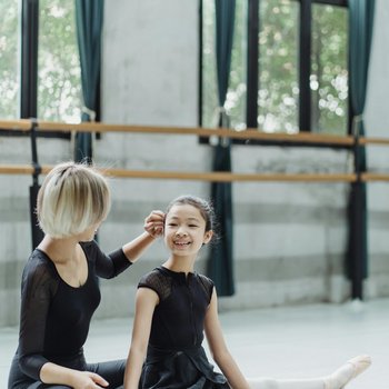 Making Connections: Improving Movement Skills by Integrating Knowledge from Dance Disciplines