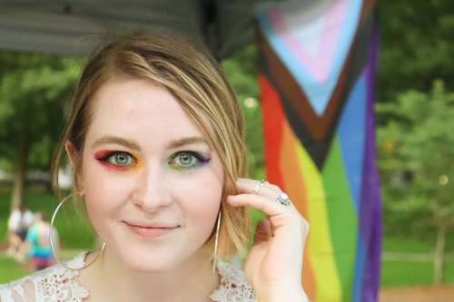 A young woman used eye shadows to create her own rainbow
